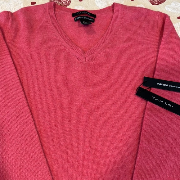 NWT TAHARI Pure Luxe 100% Cashmere V Neck Sweater. Pink, size Medium - Picture 2 of 12